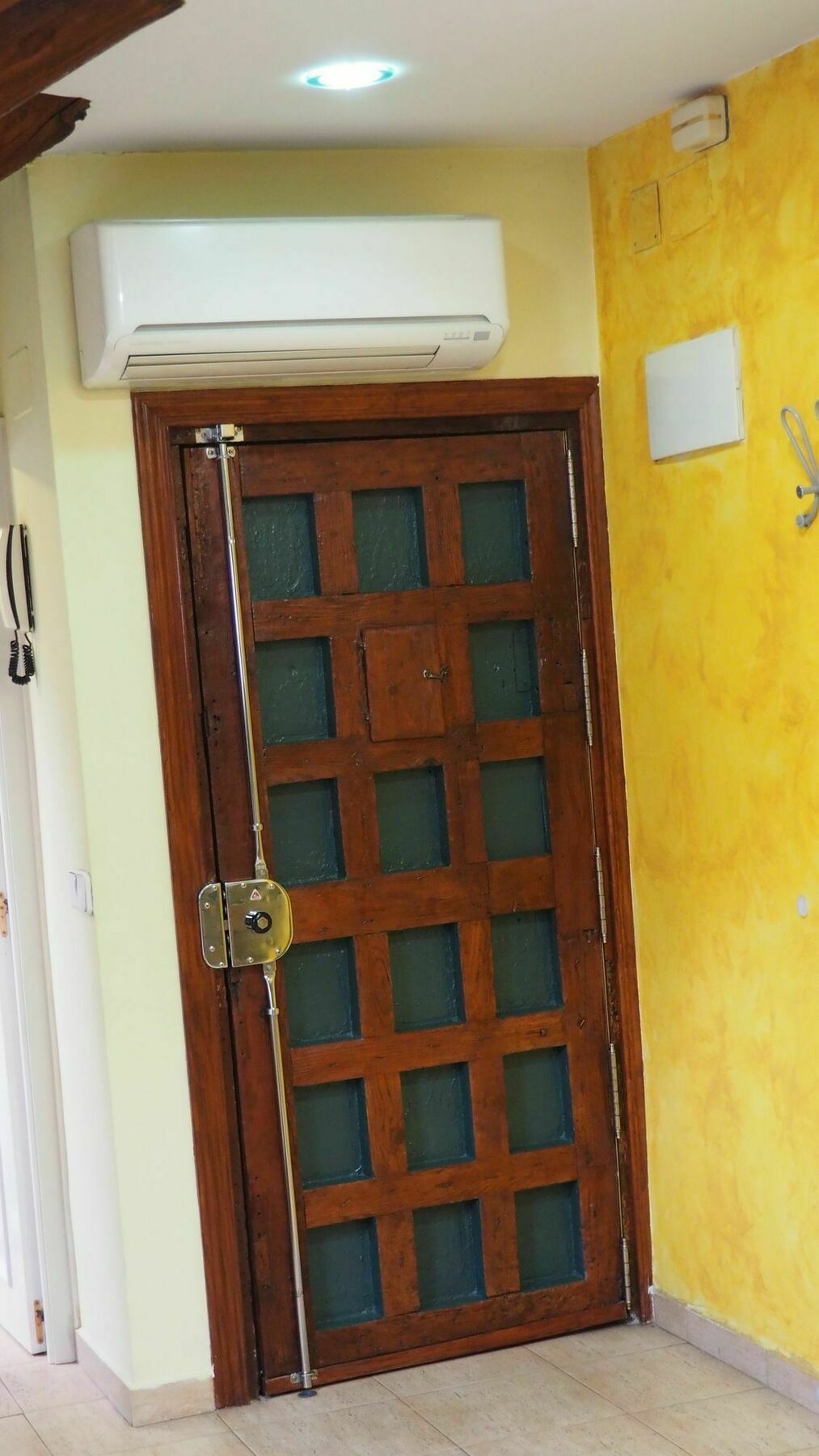Appartement In Historical Building Madrid